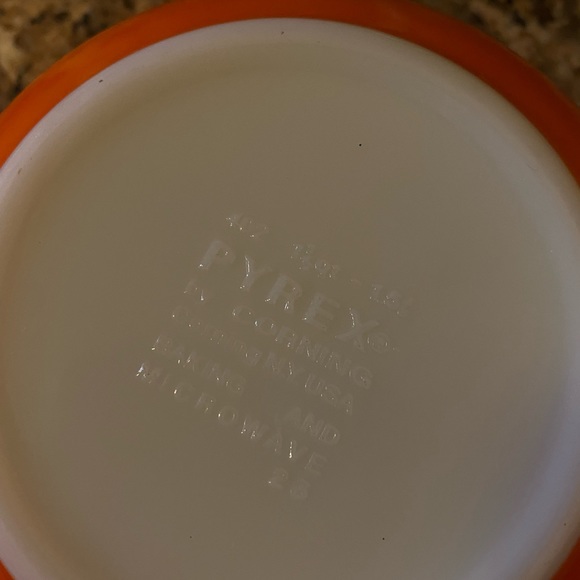 Pyrex  Mixing Bowl set of 4